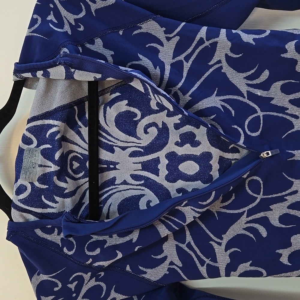 Athleta Blue Gray Pattern Hooded Half-Zip Top Small Thumbholes Active Longsleeve - Picture 3 of 7